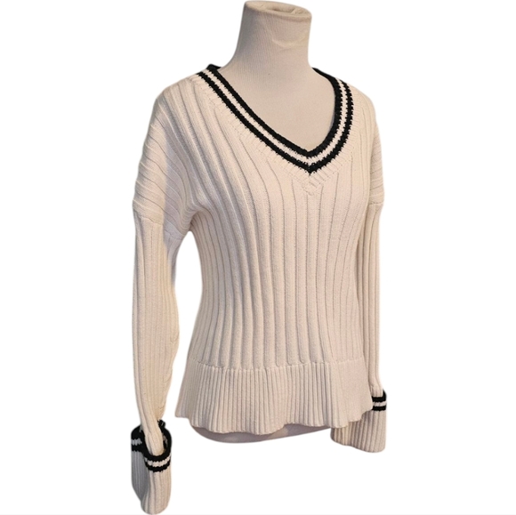 Lovers and Friends Danil V Neck Sweater - Picture 5 of 7